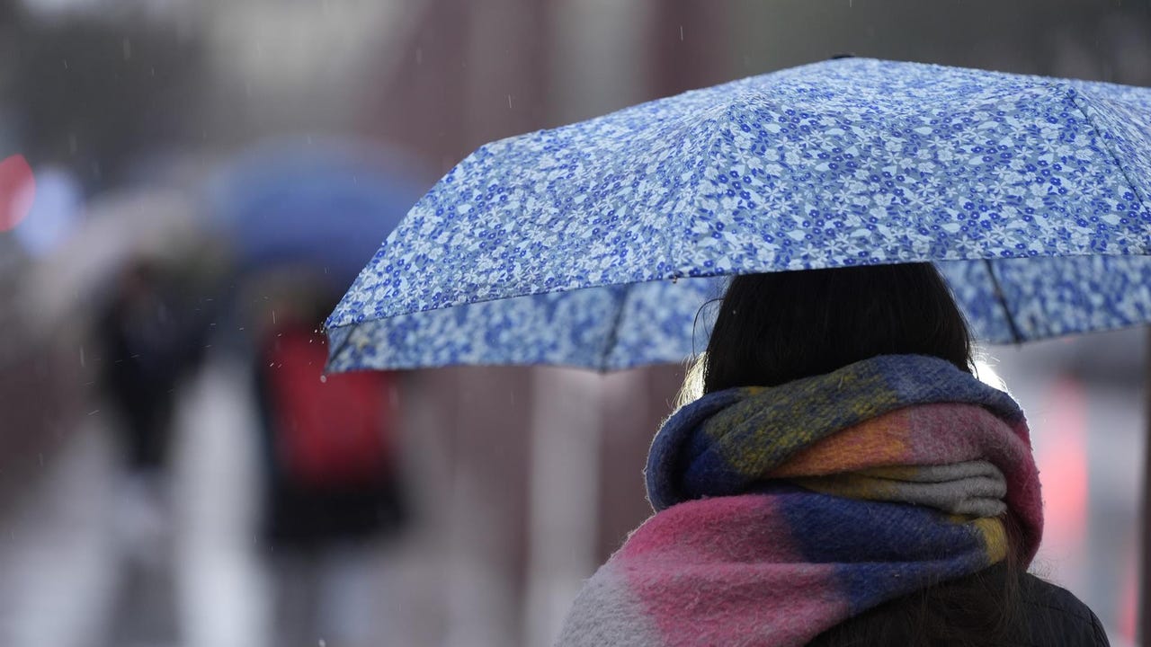 Las lluvias torrenciales inundan el Montsià y atrapan a personas en vehículos y bajos