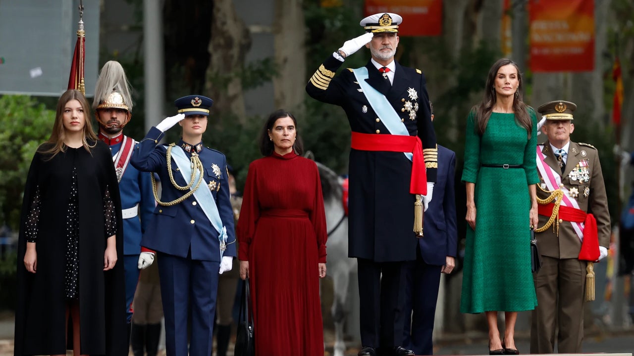 Experta en imagen y comunicación explica el significado simbólico de los looks de la Reina Letizia en el Día de la Hispanidad