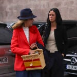 La Infanta Elena y Victoria Federica en Las Ventas de Madrid.