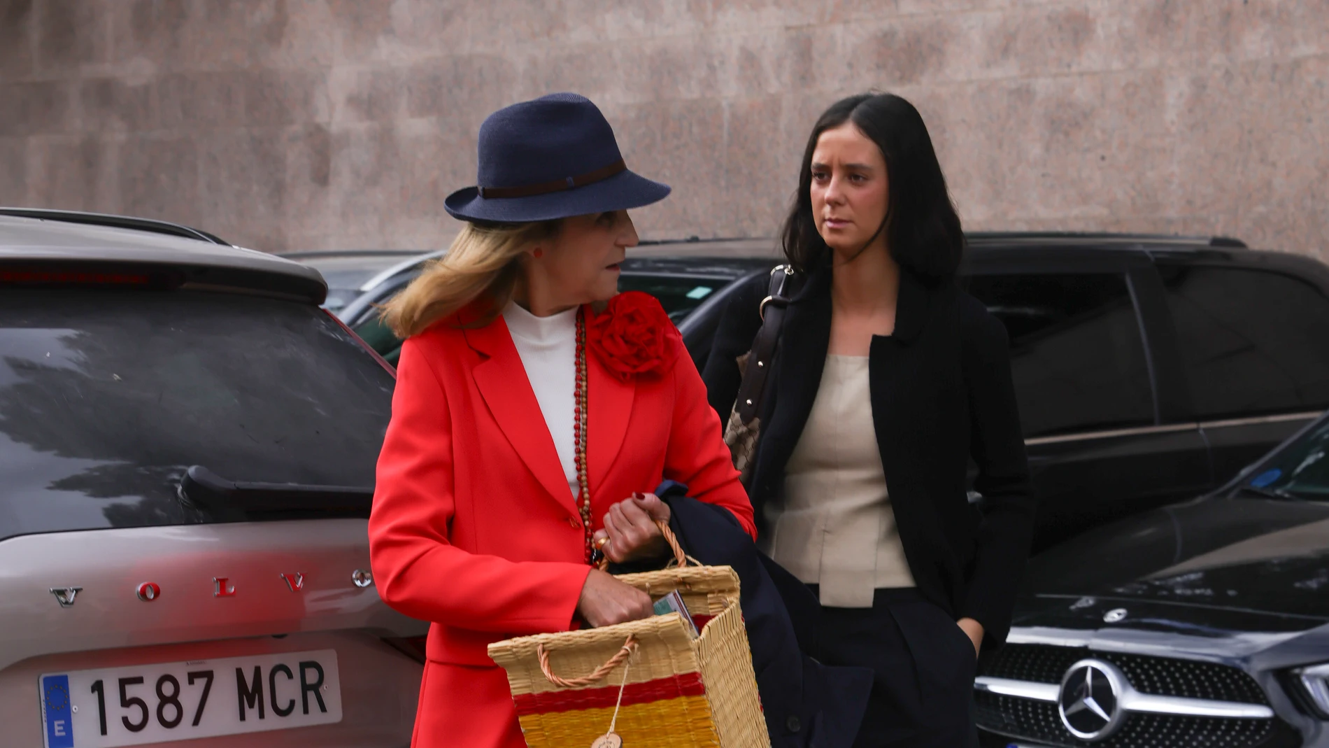 La Infanta Elena y Victoria Federica en Las Ventas de Madrid.