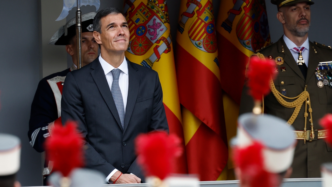 Pitos a Sánchez a su llegada al desfile del 12 de octubre