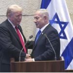 Trump alaba su plan de paz como el "amanecer histórico de un nuevo Oriente Próximo" y tiende la mano a Irán