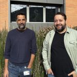 El doctor Rafael de Cid (izq.), investigador principal del estudio en el IGTP, y Xavier Farr&eacute;, primer autor