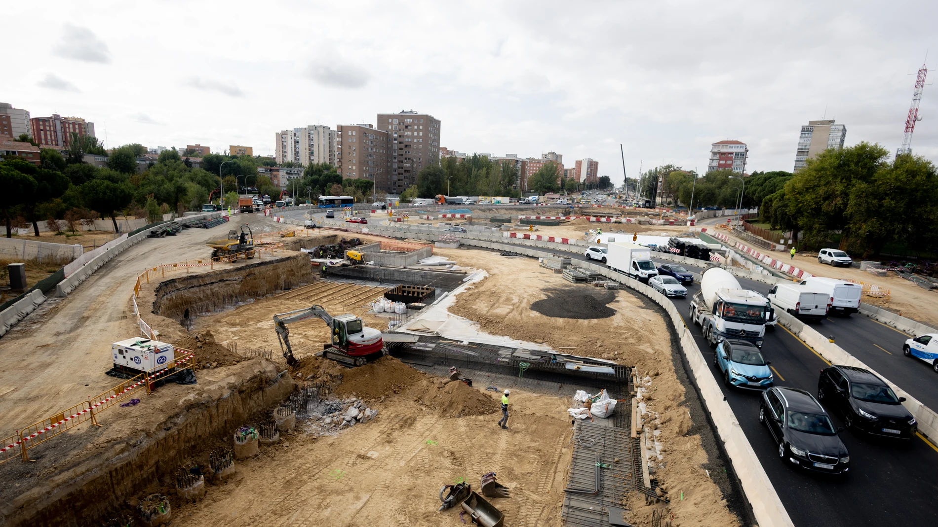 Vista de las obras del soterramiento de la carretera A-5, a 13 de octubre de 2025, en Madrid (España). Las obras de la A-5 están a punto de cumplir un año en unos trabajos de soterramiento que van "en plazo", como han confirmado tanto el alcalde como el delegado de Urbanismo, Medio Ambiente y Movilidad para llegar a noviembre de 2026 con el túnel terminado. 13 OCTUBRE 2025;SOTERRAMEINTO;A5;MADRID;OBRAS;CARRETERA Eduardo Parra / Europa Press 13/10/2025