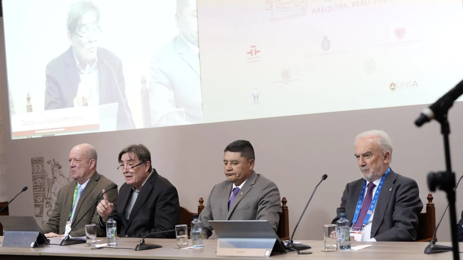 De izda. a dcha., Carlos Chávez -Taffur, Luis García Montero, Víctor Hugo Rivera y Santiago Muñoz Machado