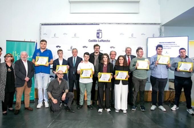 Entrega de diplomas del diplomas del 'Curso de Especialización en Gestión y Digitalización Documental' 2024-2025