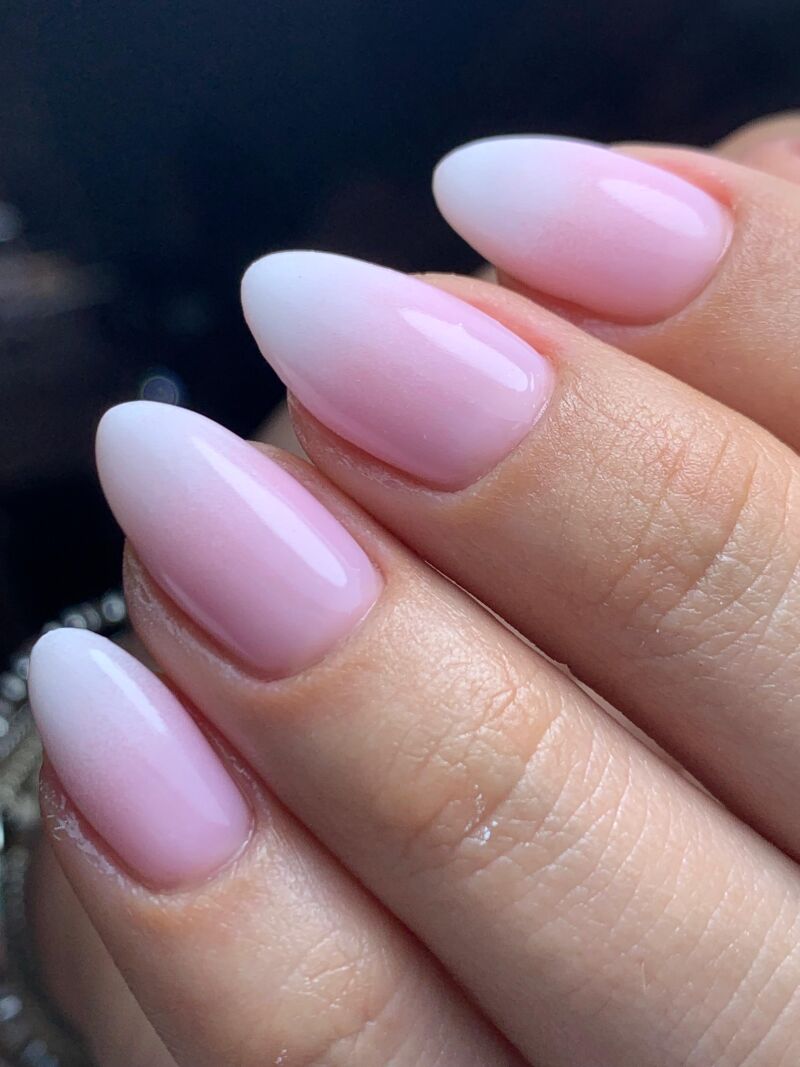 Manicura fancesa difuminada ‘baby boomer’ rosa