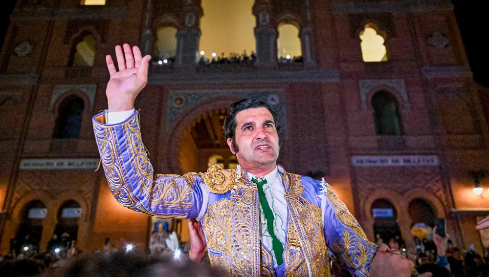 Morante se va por la Puerta Grande