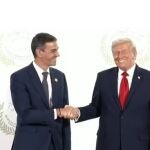 Sánchez y Trump se saludan con normalidad una semana después de pedir expulsar a España de la OTAN Sánchez y Trump se saludan con normalidad una semana después de pedir expulsar a España de la OTAN