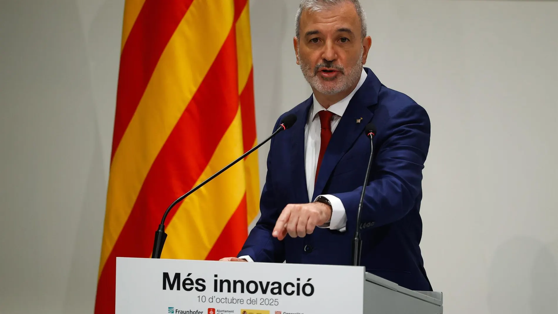 Junts exige a Collboni la "retirada inmediata" de banderas españolas del paseo de Gràcia de Barcelona
