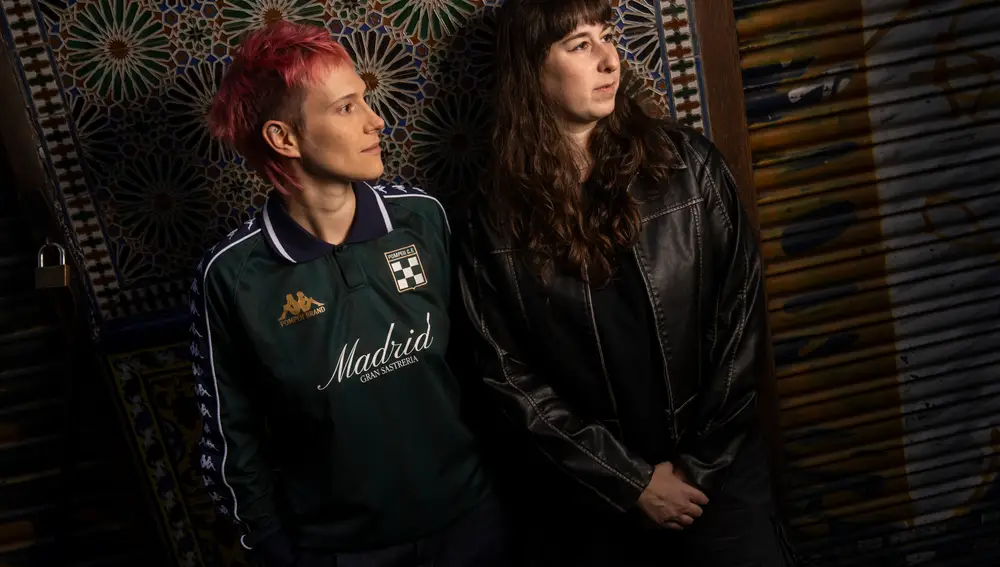 Entrevista a Lady Banana, dúo de rock zaragozano compuesto por Nerea Bueno (voz y guitarra) y Alba Villarig (b