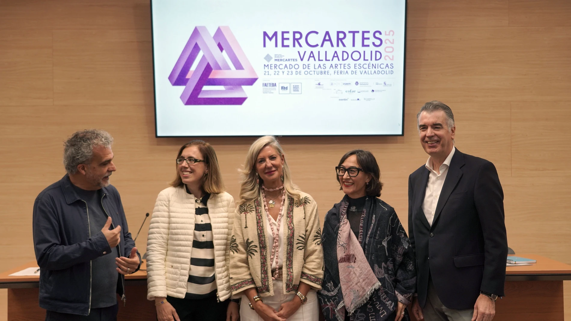 El director de Feria de Valladolid, Alberto Alonso, el presidente de la Red Española de Teatros, Auditorios, Circuitos y Festivales de Titularidad Pública (LA RED), Juan Herrero, la comisaria de la cita, Nines Carrascal, y la concejala de Cultura del Ayuntamiento de Valladolid, Irene Carvajal, presentan la undécima edición de Mercartes,