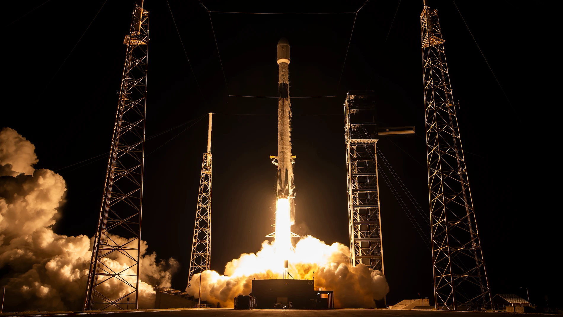 Cohete Starship despegando en su décimo vuelo de prueba