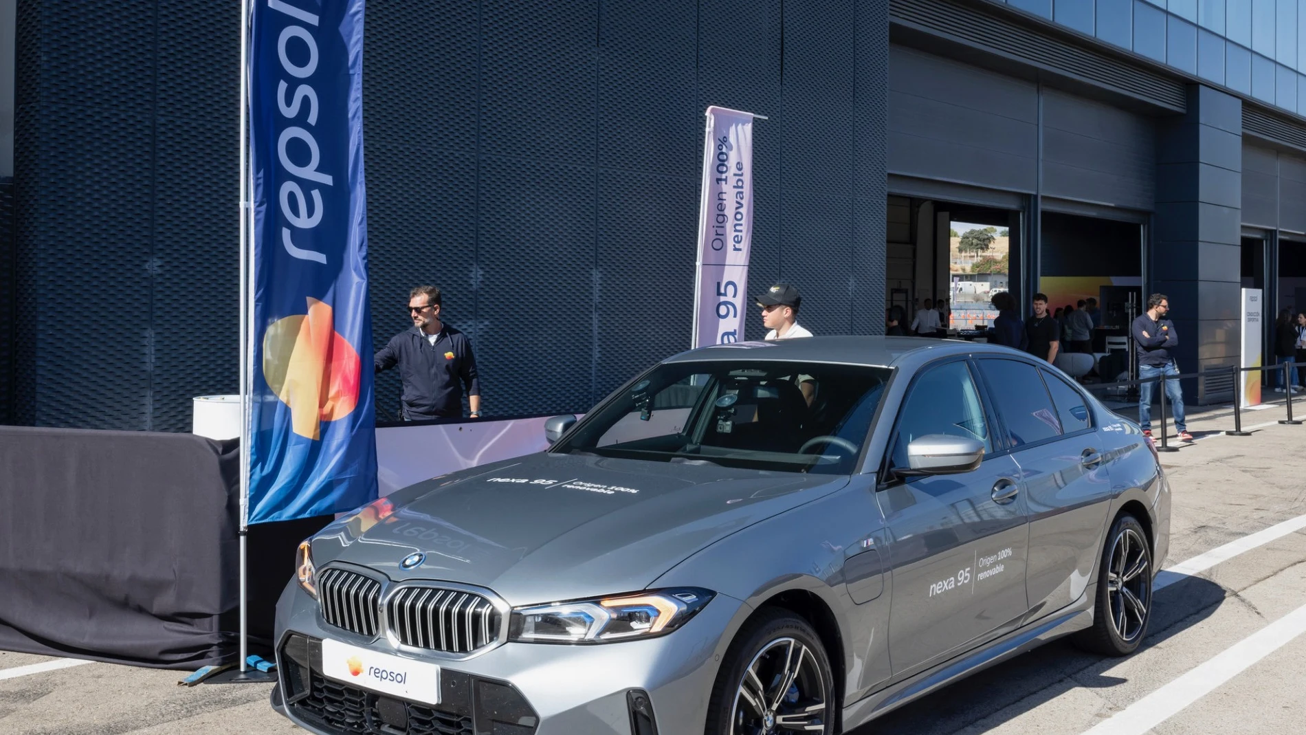 Uno de los vehículos empleados durante la prueba de su gasolina renovable por Repsol