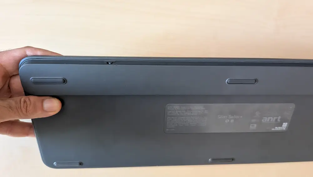 Logitech Signature Slim Solar+