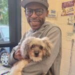 Se vuelve viral la historia de un hombre de Chicago que se reencontró con su perro perdido después de 10 años