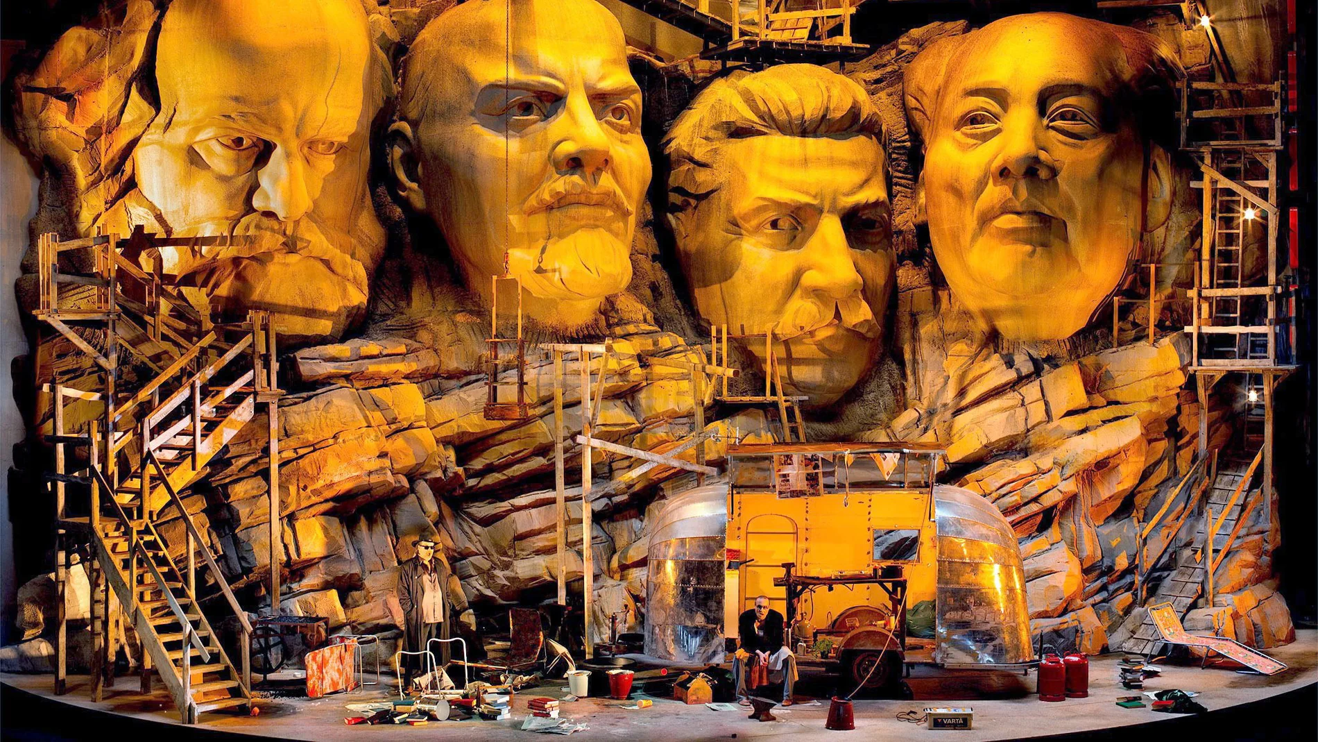Imagen de la edición del Festival de Bayreuth de 2013, en la que se muestra al barítono Wolfgang Koch y al tenor Burkhard Ulrich en 'Siegfried'