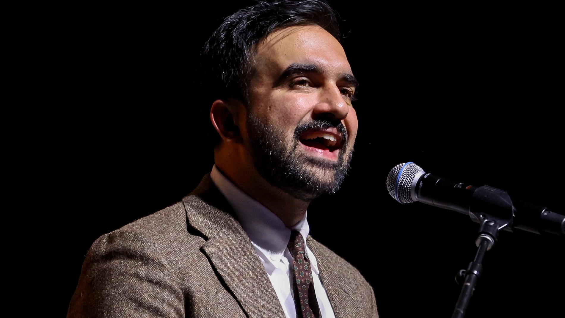 NEW YORK (United States), 13/10/2025.- Democratic nominee for mayor of New York City Zohran Mamdani speaks during the 'Our Time Has Come' rally hosted by Mamdani at the United Palace in New York, New York, USA, 13 October 2025. (Nueva York) EFE/EPA/SARAH YENESEL
