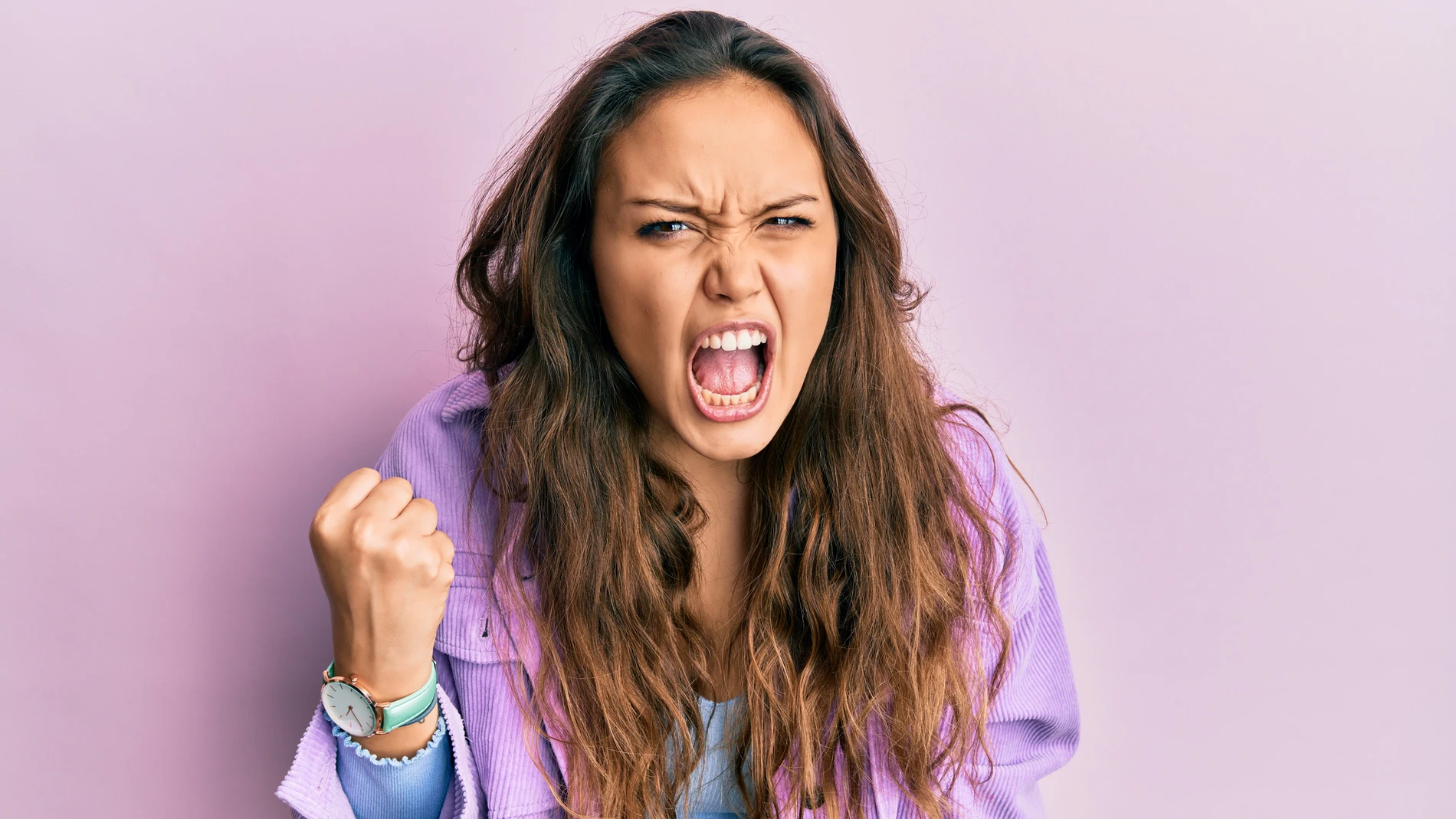 Qué significa que una persona hable diciendo palabrotas, según la psicología