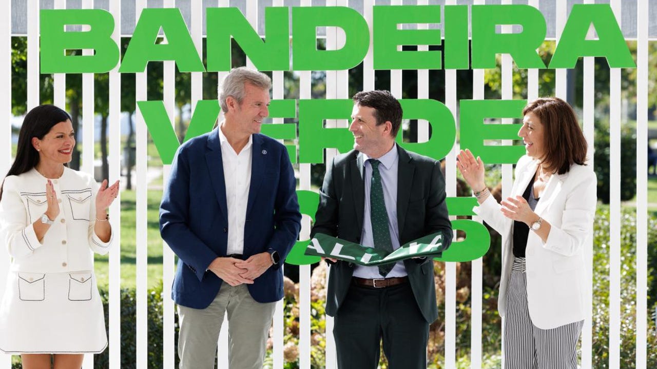 Treinta y tres municipios gallegos reciben la Bandera Verde por su compromiso con el paisaje y la sostenibilidad