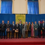 Los condecorados con las medallas de Dignidad y Justicia, con el presidente de la asociación, Daniel Portero
