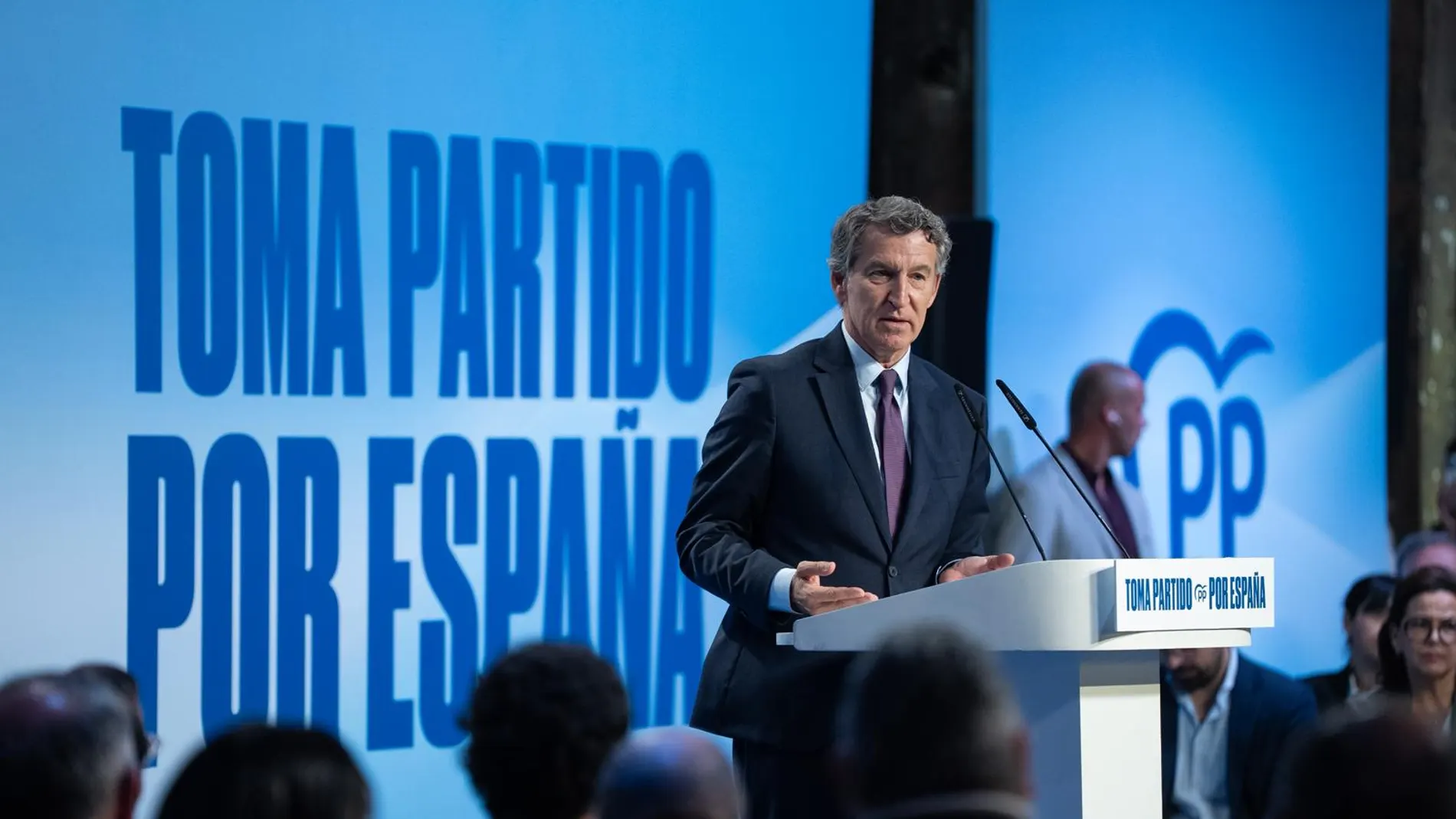 Alberto Núñez Feijóo, líder del PP, este martes en Barcelona, presenta su plan migratorio