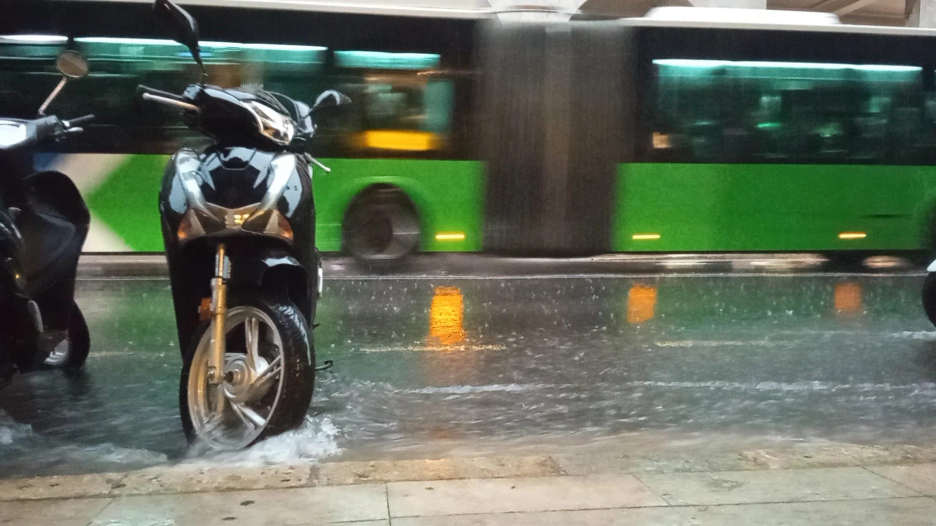 Lluvias, tormentas y nieblas activan avisos en Baleares, Cataluña y Galicia