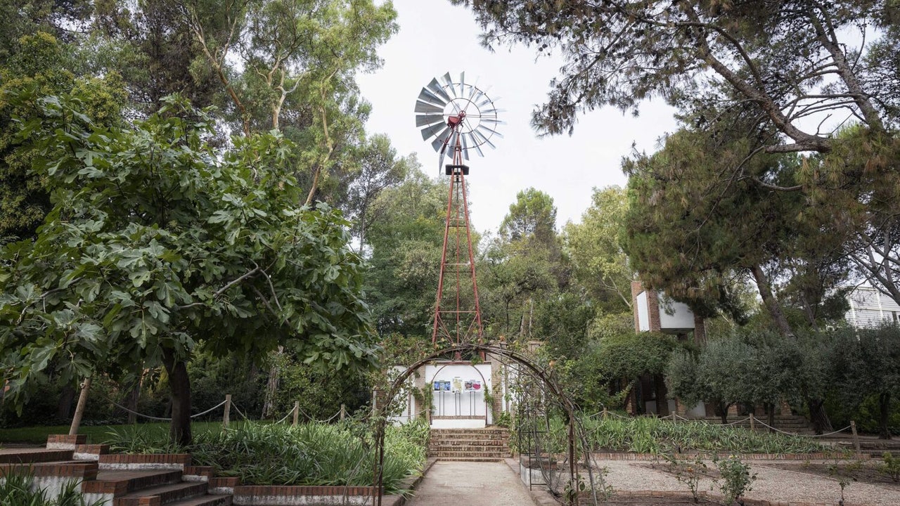 Madrid rehabilita los dos molinos de Chicago, instalados hace un siglo, en la Quinta de los Molinos