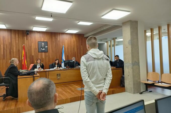 Acepta 3 años y 9 meses de cárcel el joven que apuñaló a otro en el Carnaval de Verano de Redondela (Pontevedra) en 2024