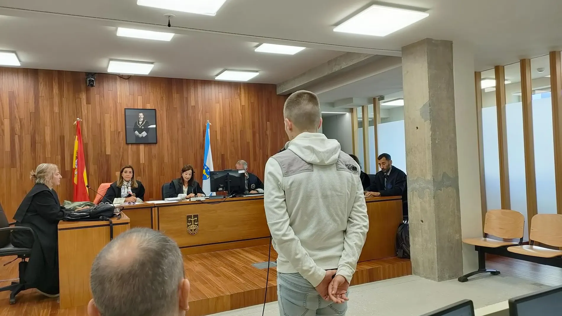 Acepta 3 años y 9 meses de cárcel el joven que apuñaló a otro en el Carnaval de Verano de Redondela (Pontevedra) en 2024