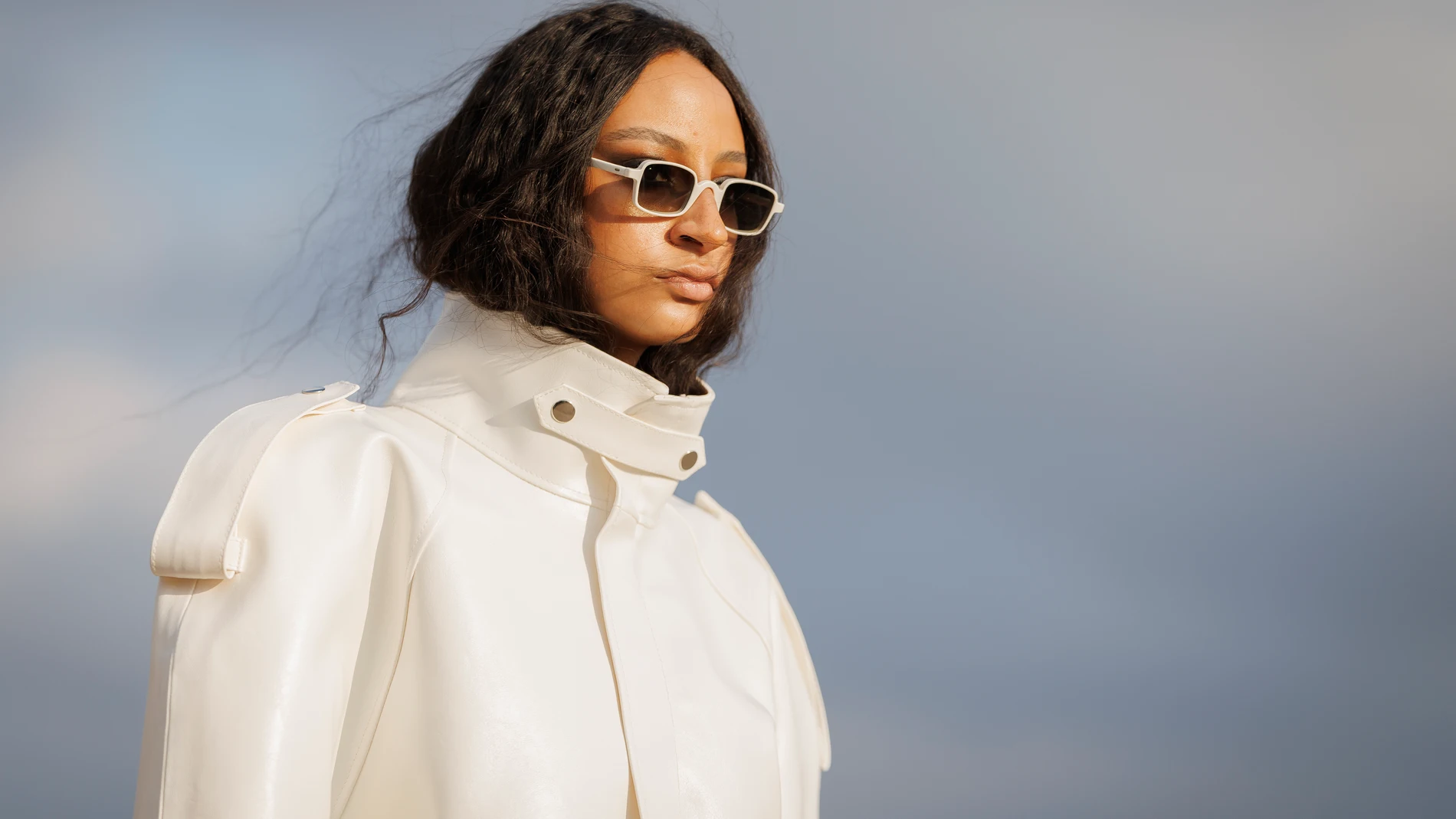 AME7976. SAO PAULO (BRASIL), 14/10/2025.- Una modelo desfila prendas de la marca Forca Studio durante la 60ª edición de la Semana de la Moda de São Paulo 2025 este martes, en la pista del aeropuerto Campo de Marte, en São Paulo (Brasil). EFE/Isaac Fontana