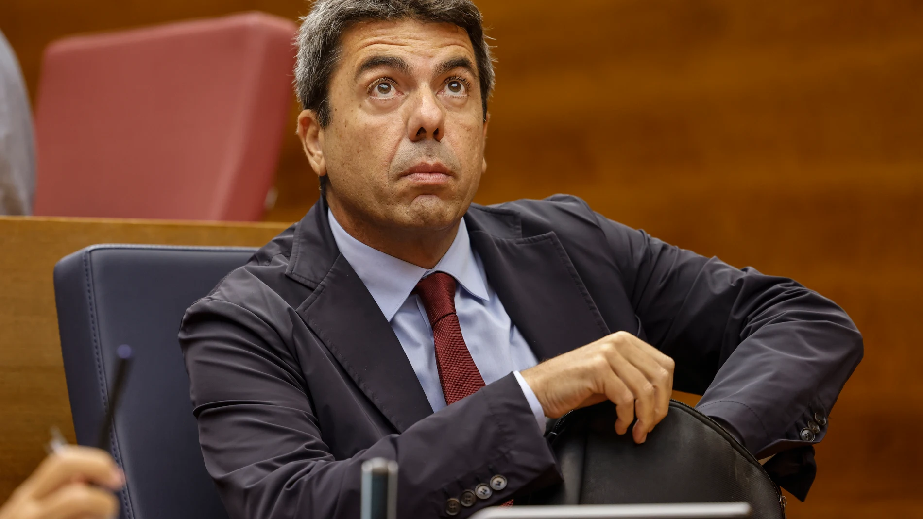 El presidente de la Generalitat valenciana, Carlos Mazón, asiste a la sesión de control en Les Corts, a 16 de octubre de 2025, en Valencia, Comunidad Valenciana (España). 16 OCTUBRE 2025;PARLAMENTO AUTONÓMICO Rober Solsona / Europa Press 16/10/2025