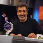 Juan del Val posa con el Premio Planeta 2025 en 'El Hormiguero' Juan del Val posa con el Premio Planeta 2025 en 'El Hormiguero'