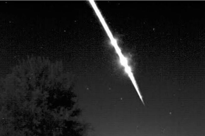 "El cielo se encendió de golpe": El estruendo de un bólido despierta a Canarias y deja una señal sísmica sobre Tenerife