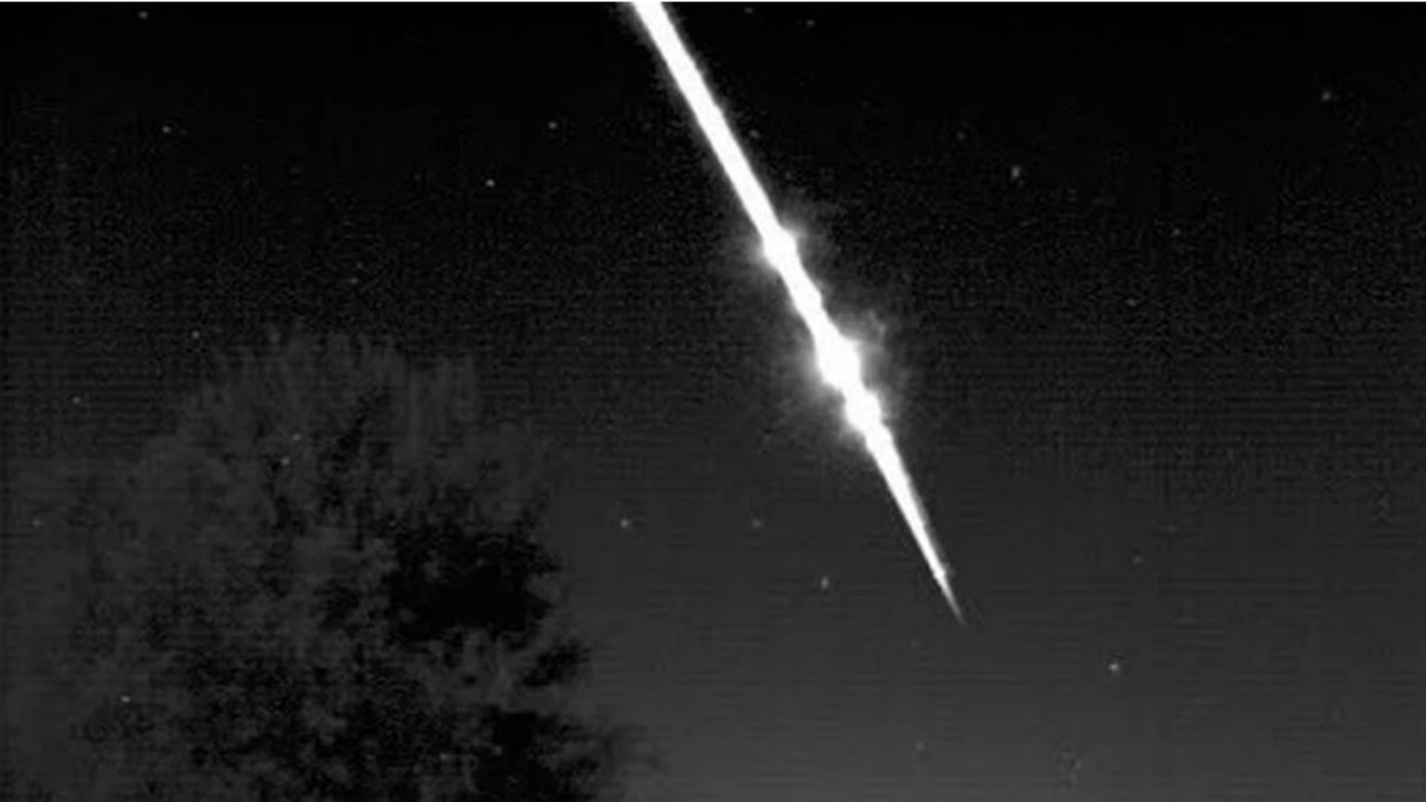El cielo se encendió de golpe: el estruendo de un bólido despierta a Canarias y deja una señal sísmica sobre Tenerife