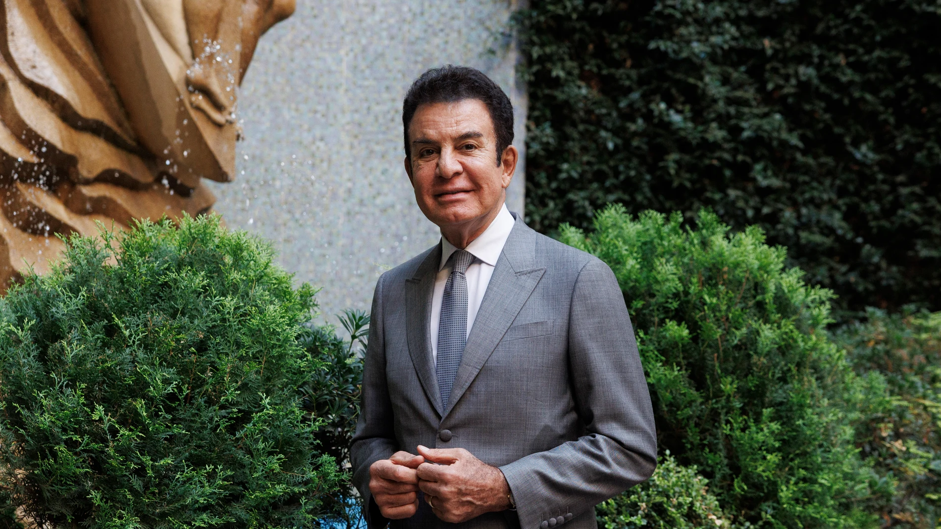 Madrid, 16/10/2025.- El candidato presidencial por el Partido Liberal para las elecciones del 30 de noviembre en Honduras, Salvador Nasralla, durante una entrevista con EFE, en la que dijo que solo "un fraude" puede evitar su victoria y advirtió de que no hará alianzas "con nadie". EFE/Sergio Pérez