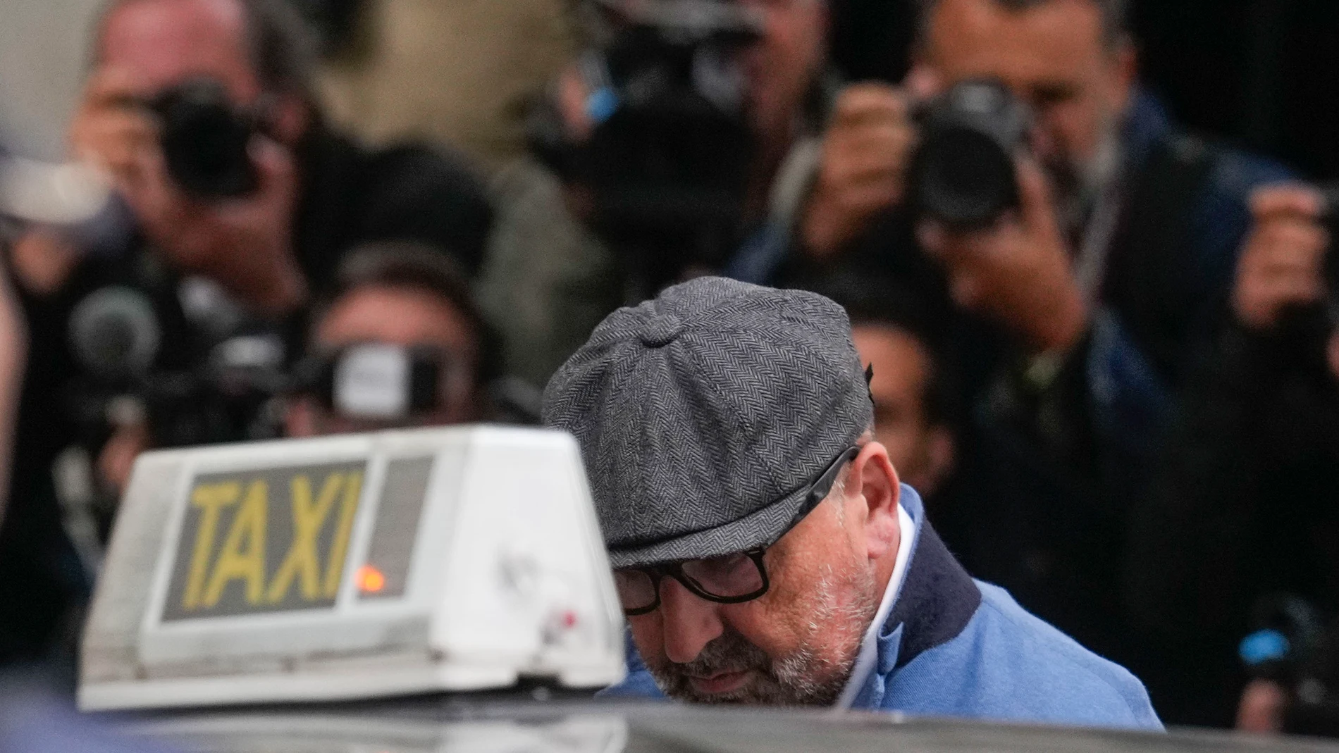 FOTODELDIA MADRID, 16/10/2025.- Koldo García, exasesor del exministro de Transportes José Luis Ábalos, llega al Tribunal Supremo para declarar este jueves ante el juez del Tribunal Supremo Leopoldo Puente, que revisará su situación de libertad tras interrogarle sobre unos gastos del exdirigente socialista de 95.437 euros. EFE/Borja Sánchez-Trillo