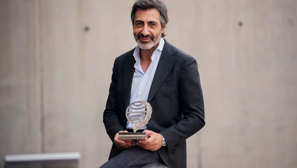 Juan del Val en Barcelona con el Premio Planeta