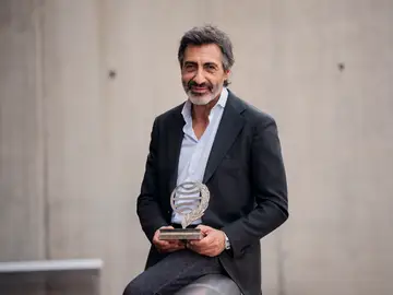 Juan del Val en Barcelona con el Premio Planeta Juan del Val en Barcelona con el Premio Planeta