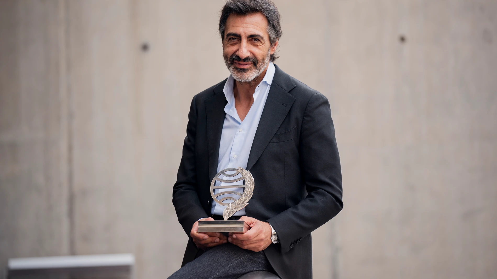 Juan del Val en Barcelona con el Premio Planeta