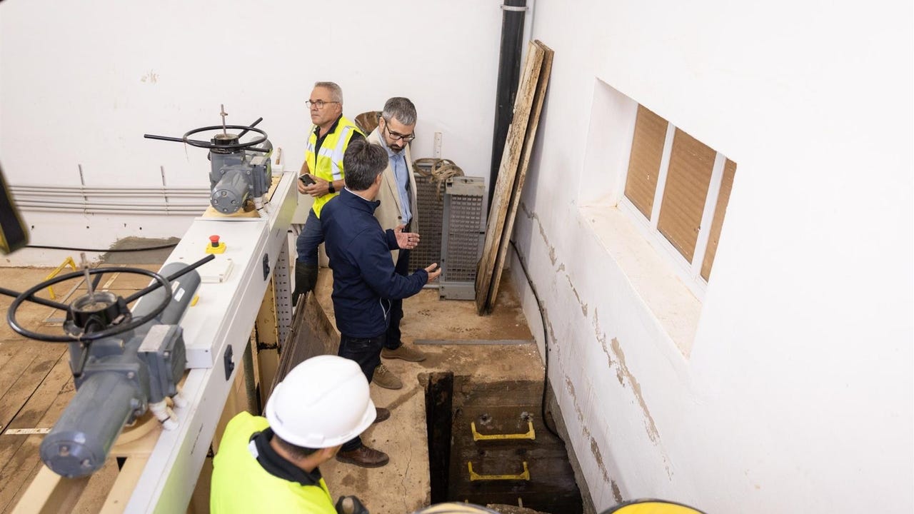 El delegado del Gobierno en la Región confía en que a finales de semana los municipios afectados por la dana tengan agua potable