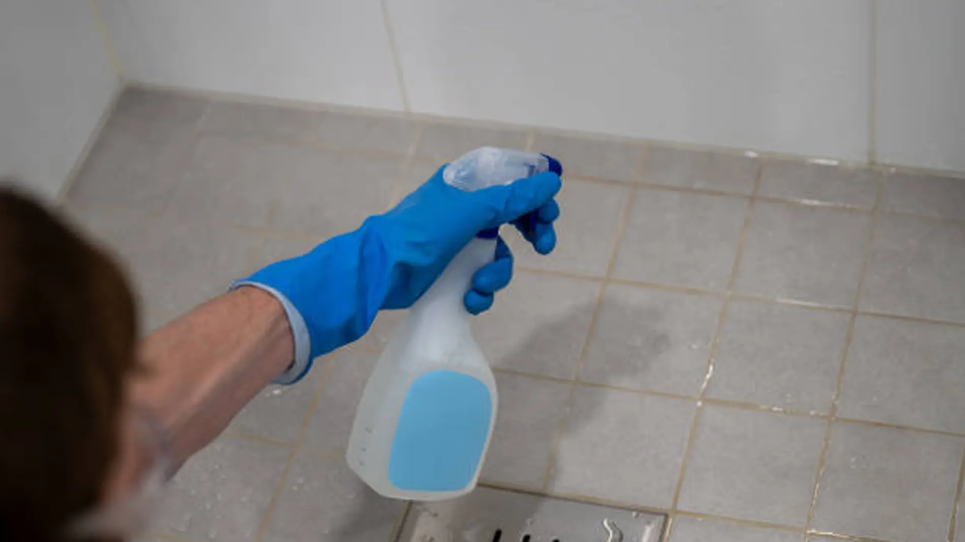 Tu ducha está llena de bacterias que podrían enfermarte: haz esto para evitarlo