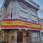 Vox rompe el pacto con el PP en Montserrat (Valencia) al acusar a su alcalde de quitar la bandera de España y este contesta: "La cuelgo en mi casa"