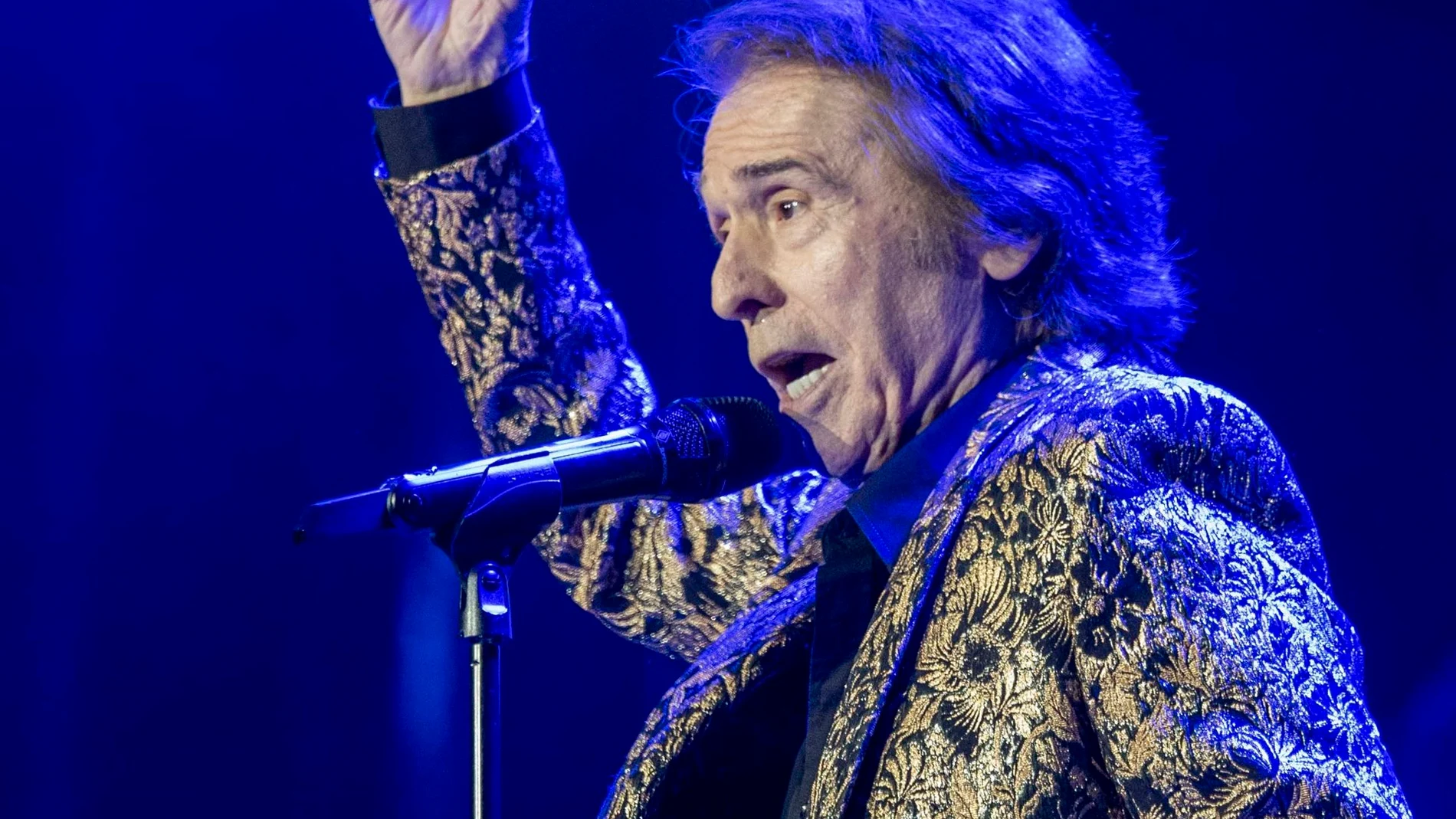 Raphael confirma su actuación este sábado en la Plaza de Toros de Almería tras suspender sus últimos conciertos