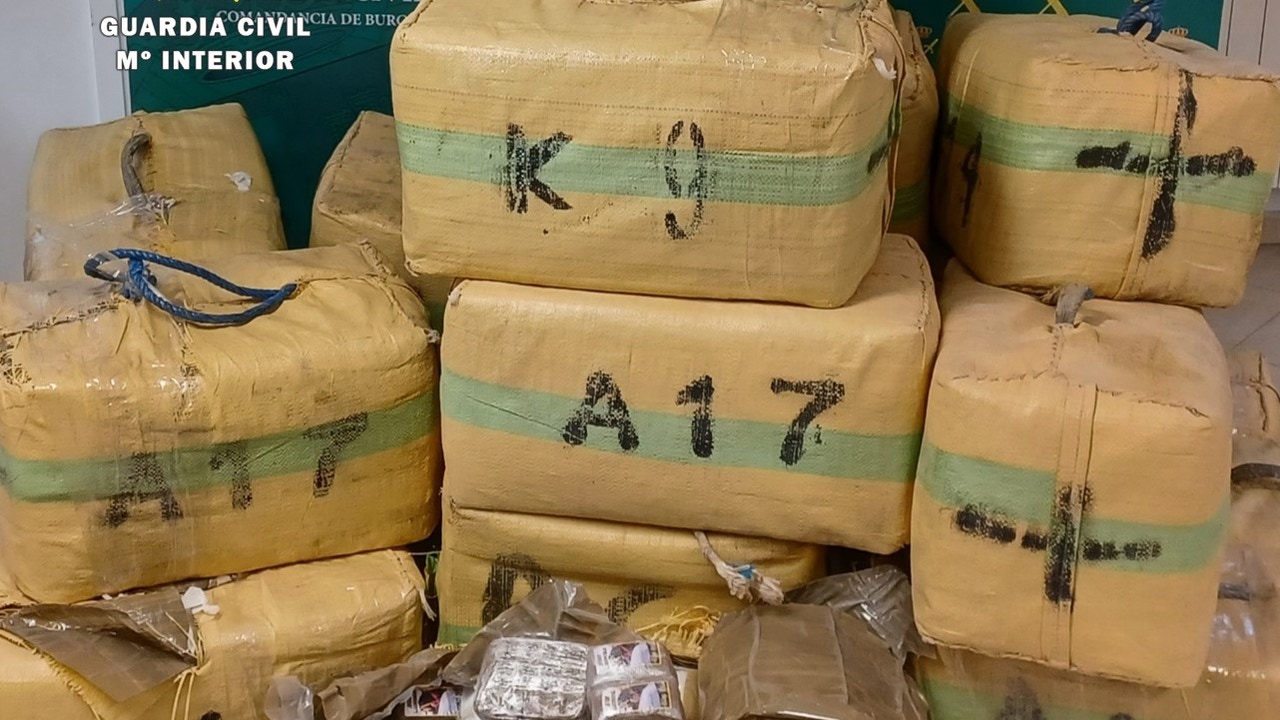 Cazado con 720 kilos de hachís en su coche en la A-1, a su paso por la comarca de la Ribera del Duero (Burgos)