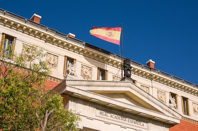 La lengua no puede ser un código moral. Es el espejo moral de una sociedad 
