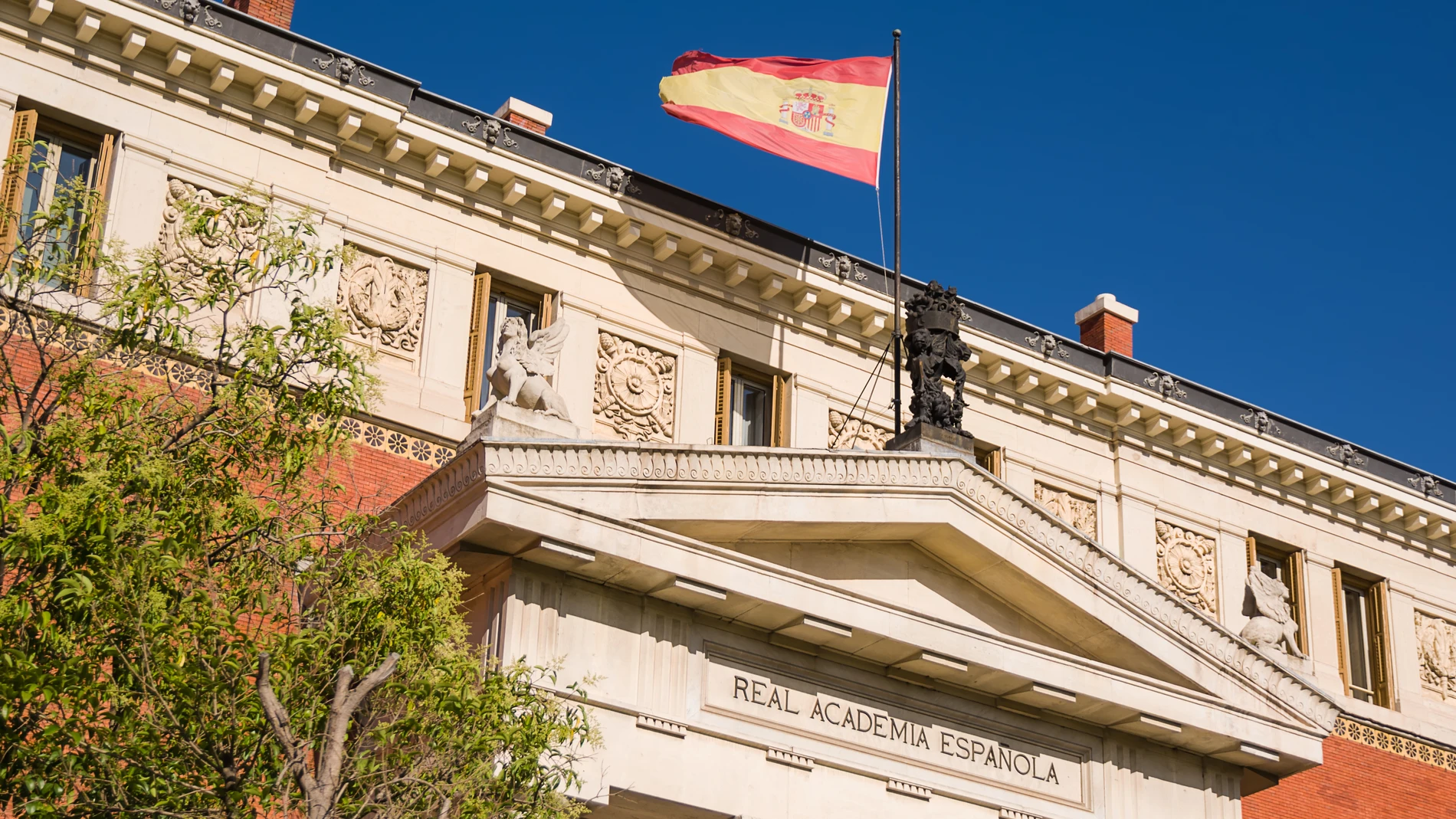 La lengua no puede ser un código moral. Es el espejo moral de una sociedad