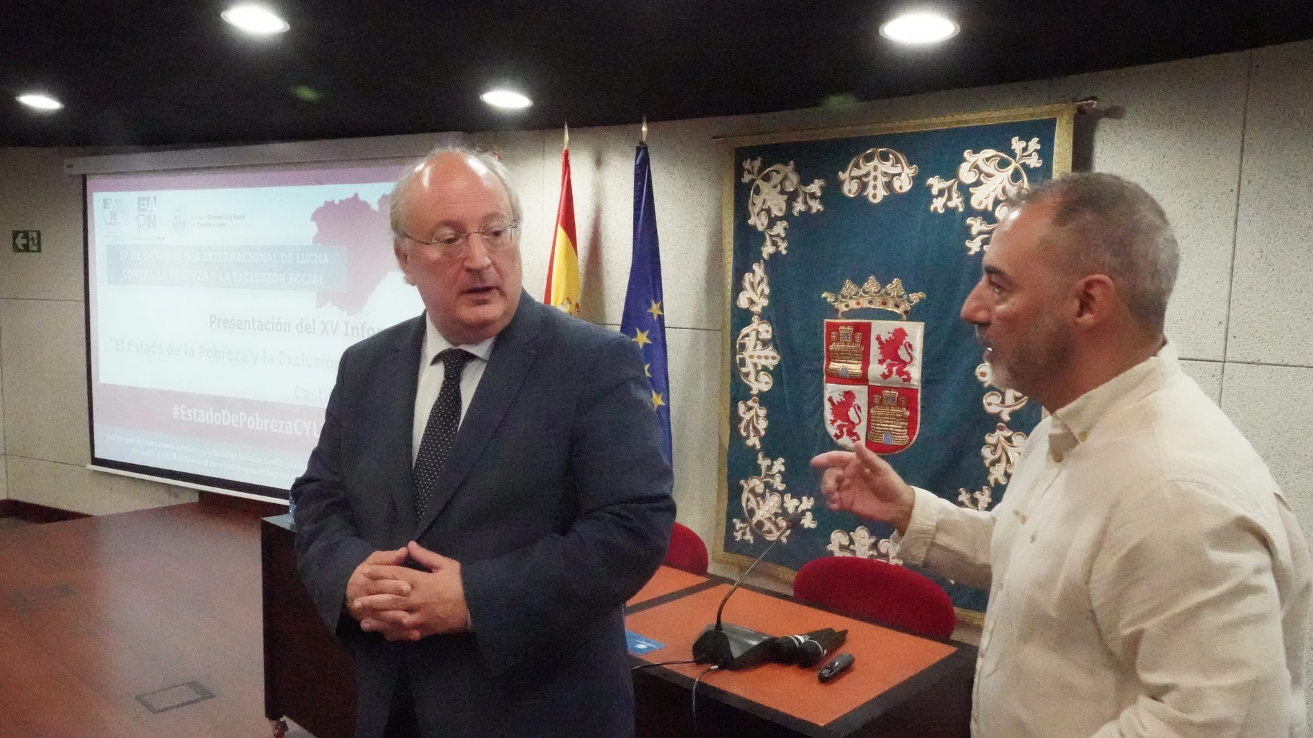 El presidente del Consejo Económico y Social de Castilla y León, Enrique Cabero Morán, y el presidente de EAPN Castilla y León, Óscar Castro Vega, presentan el XV Informe ‘El Estado de la Pobreza y la Exclusión Social en Castilla y León’