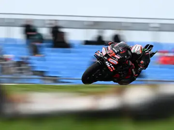 Australian Motorcycle Grand Prix - Practice sessions PHILLIP ISLAND (Australia), 17/10/2025.- Marco Bezzecchi of Italy for Aprilia Racing in action during MotoGP Free Practice Two of the the 2025 Australian Motorcycle Grand Prix at Phillip Island Grand Prix Circuit, on Phillip Island, Victoria, Australia, 17 October 2025. (Motociclismo, Italia) EFE/EPA/JOEL CARRETT NO ARCHIVING, EDITORIAL USE ONLY AUSTRALIA AND NEW ZEALAND OUT