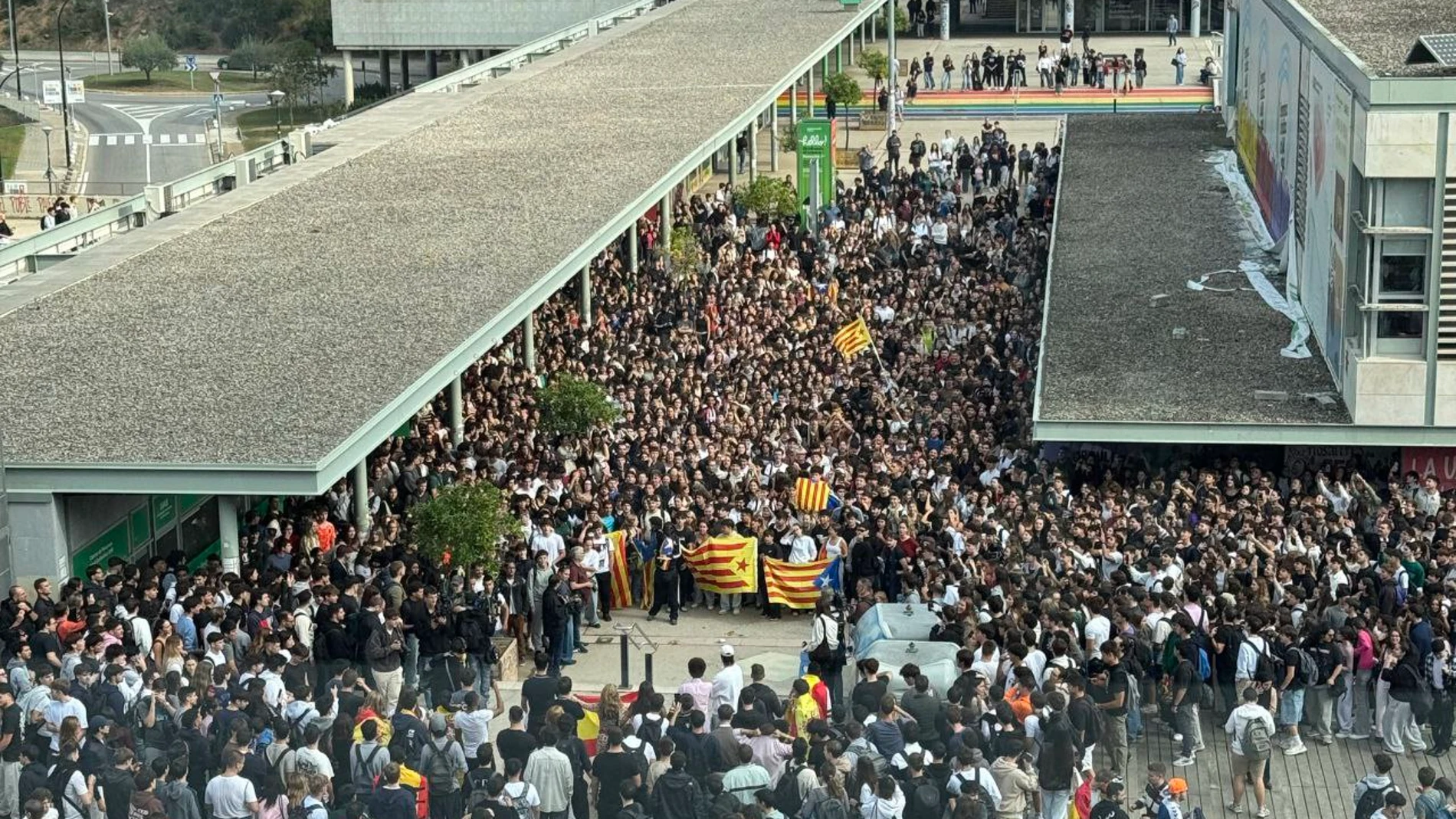 Imagen del escrache en la Universitat Autònoma de Barcelona